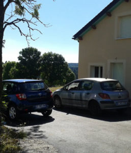 Parking privatif; du gîte rural Lou Saltret en Lozère