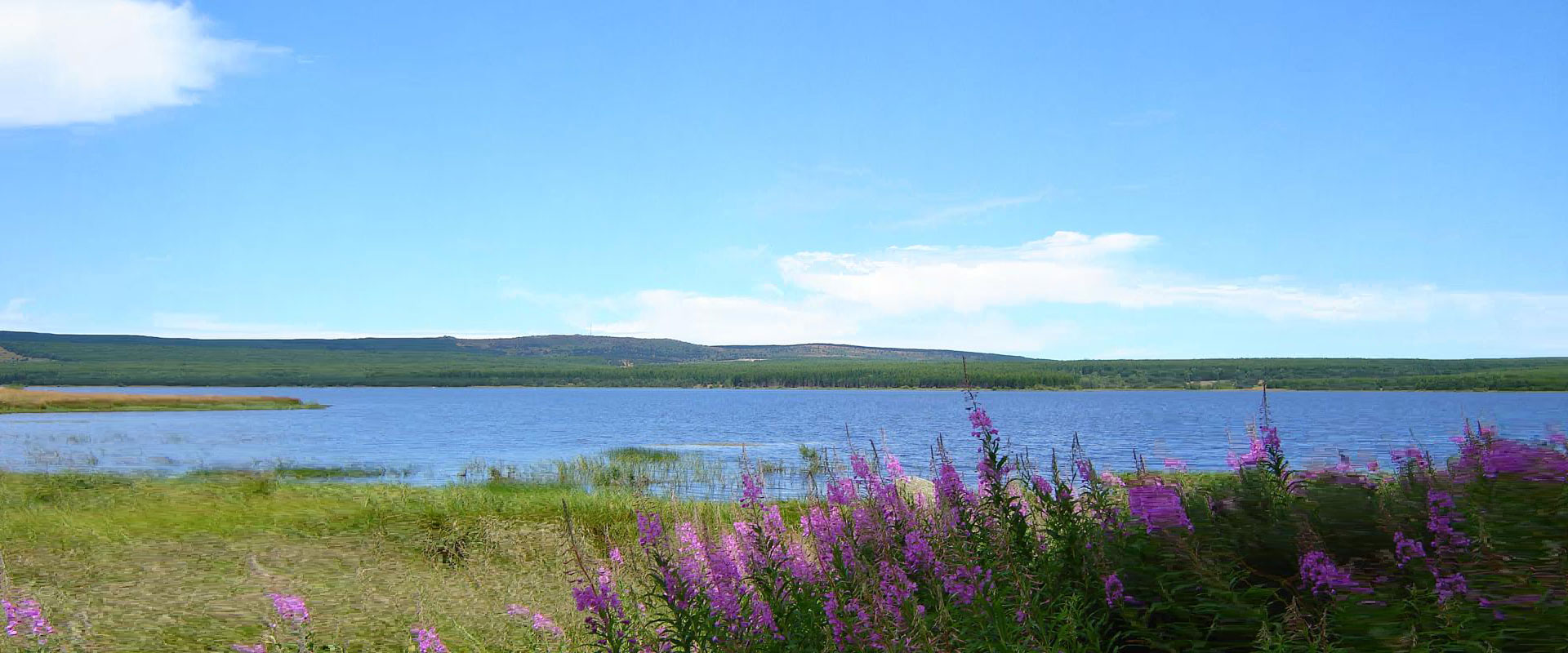 Vue du lac de Charpal situé à quelques kilomètres du gîte Lou Saltret en région Occitanie